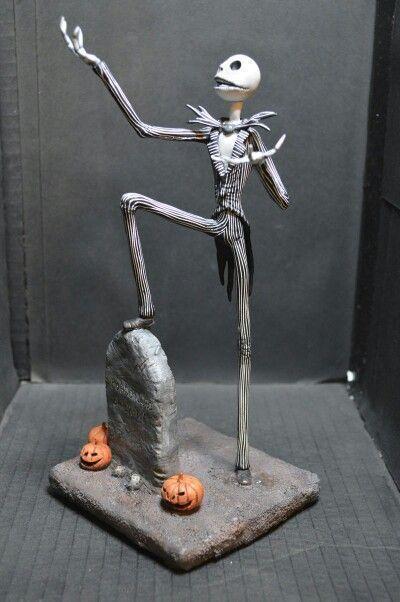 HALLOWEEN FIGURINE