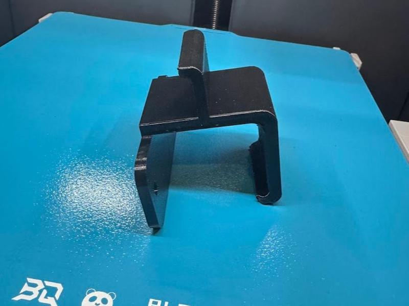 Headphone hanger under desk