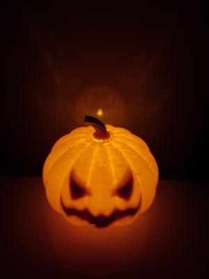 Two faced pumpkin tea light
