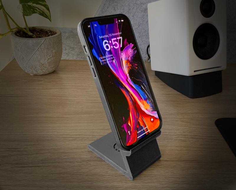 Simple iPhone / iPad stand