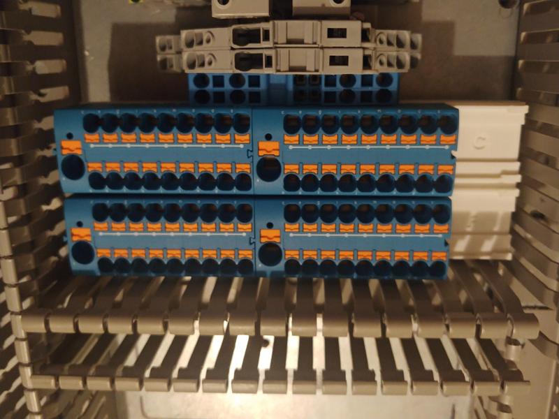 Phoenix Contact PTFIX dinrail mount (or screw fix)