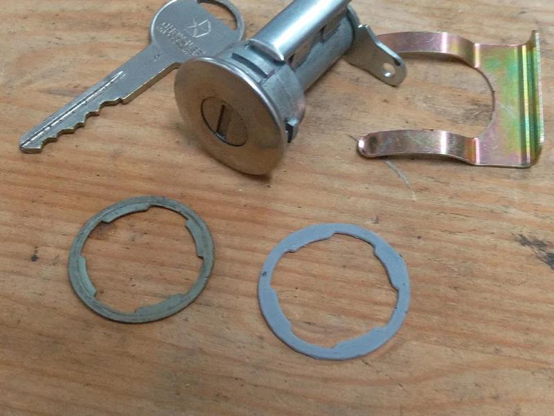 Mopar 2583 860, GASKET, Front Door Lock Cyl.   