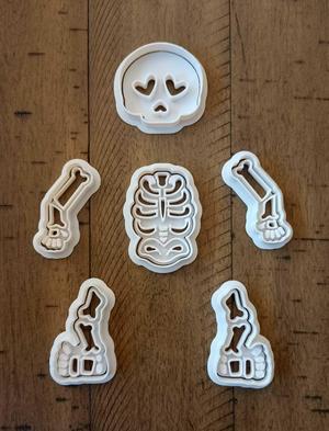 cookie cutter skeleton / skull halloween