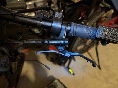 Ebike, hydraulic brakes, magnet holder