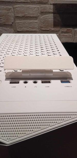 Magnetic hinged dust cover for USB PC port