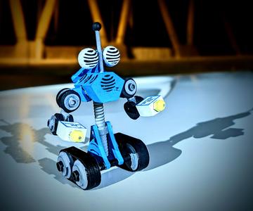 Tucker the Two Trees War-Bot