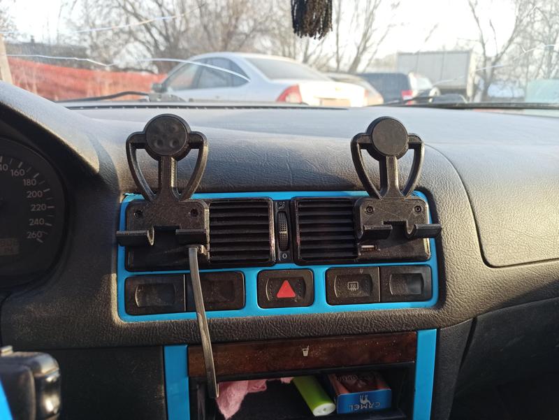 ventilation deflector for volkswagen golf IV with phone holder