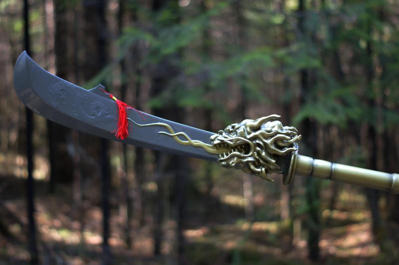 Three kingdoms GuanYus Green Dragon Crescent Blade