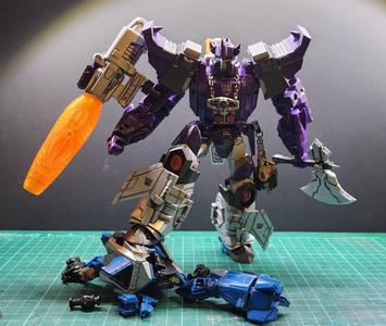 Fall of the bad comedian upgrade kit bundle. For titan returns Galvatron.