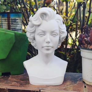 Bust Marilyn Monroe sculpture (Styled)