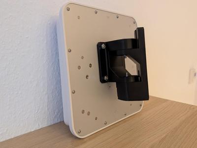 Zyxel FWA710 5G CPE accessories and mount