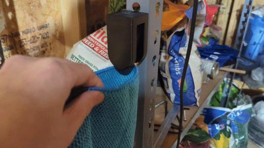 Automatic Hanger for Shelves Keyhole slots