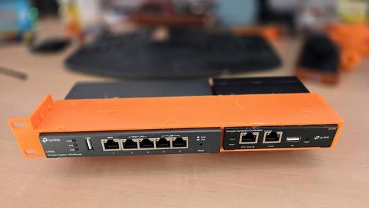 Omada TP-Link ER605 - OC 200 Controller Rack Mount