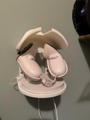 Quest 3 Wall Mount with charging base