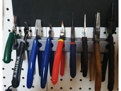 Wall mount for wire cutters (hole 16 x 16 mm)