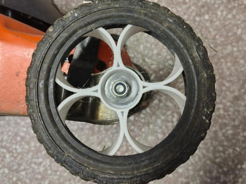 Lawn mower Oleo Mac G 44 front spare wheel 