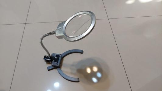 magnifier holder