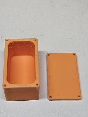 Scalable box with lid and 4 screws