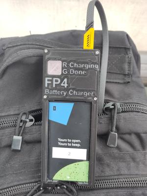 KptnAutismus' FP4 battery charger