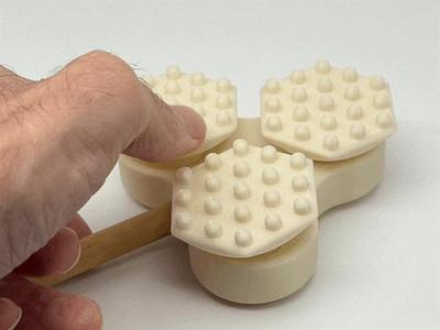 Triple Pivoting Head Back Scratcher