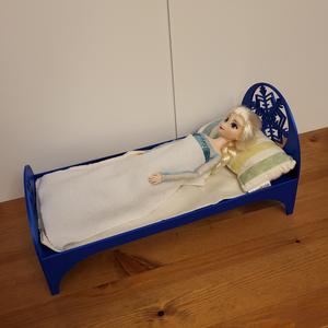 Doll bed for a winter queen 1:6