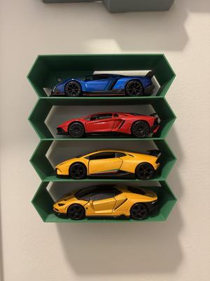 Hexagonal 1:32 scale model car shelf