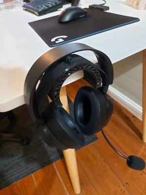 Headphone Holder Desk Clip [No clamps!]