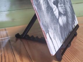 Easel