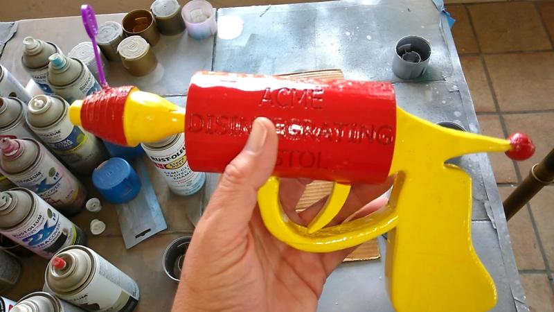 VTG. LOONEY TUNES DUCK DODGERS & MARVIN MARTIAN DISINTEGRATING PISTOL