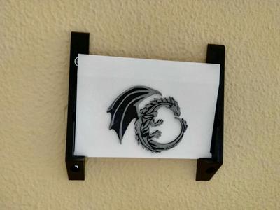 Flip-down shelf with dragon