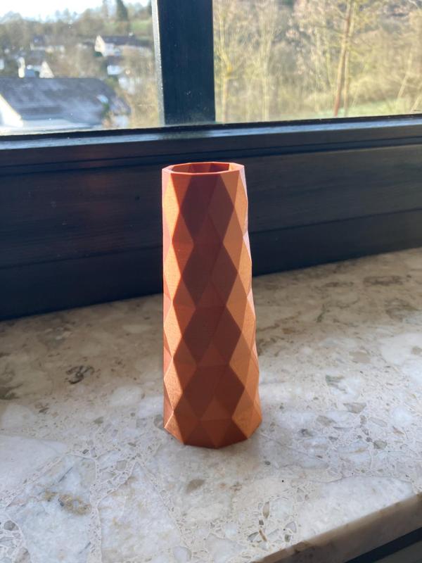 Small Vase 03 (Low Poly)