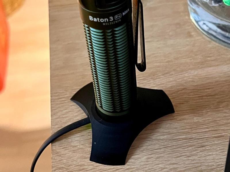 Olight Baton 3 pro max charging feet
