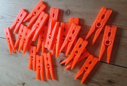 Thicker Kissing Clothes Peg