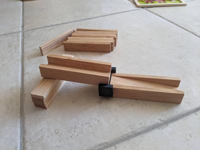 Connection for Kapla-type wooden toys for marble runs
