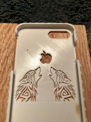 iPhone 8 Plus Case with Two Wolves howling at the Apple