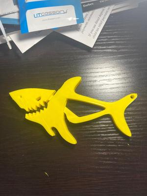 Shark keychain w/ biting mouth