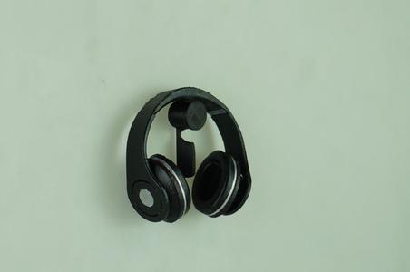 Linus Tech Tips Headphone wall mount design contest