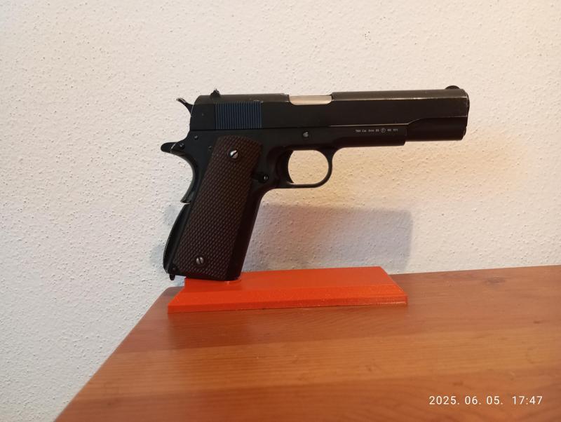 Gunstand for WE COLT 1911 airsoft pistol