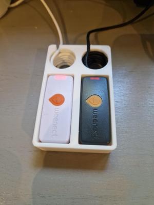 Weenect XS cat GPS tracker electric charging stand