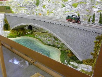 Bridge fence for parapet