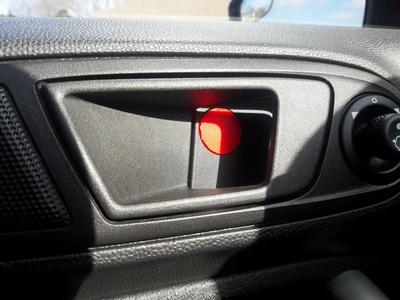 2011 fiesta door screw cap