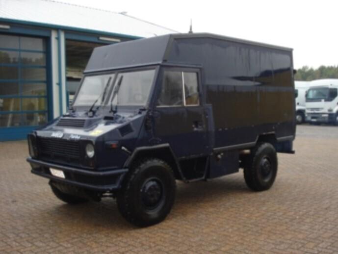 IVECO VM40 Italian Army "Folgore Paratroopers"