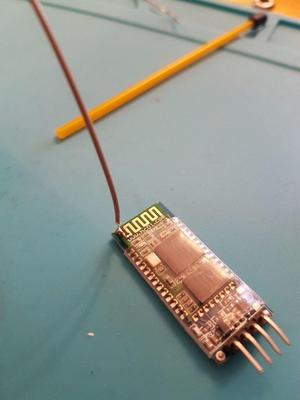 HC-06 caja con antena (Chorus)