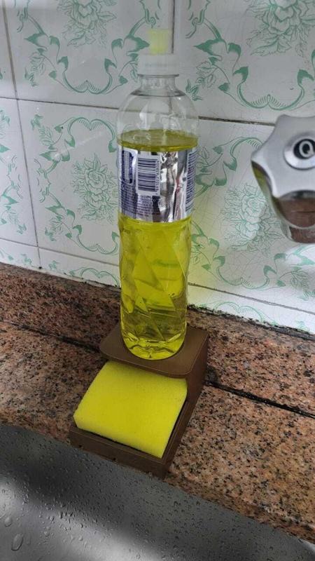 Sponge and dish detergent station