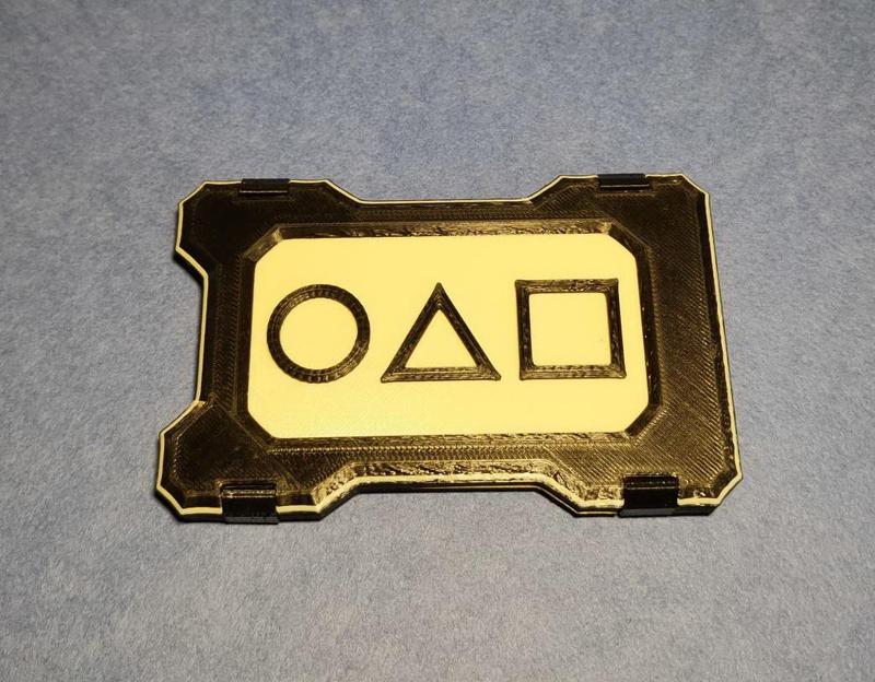CARDHOLDER-WALLET (only back plate WITH LOGO Squid Game)