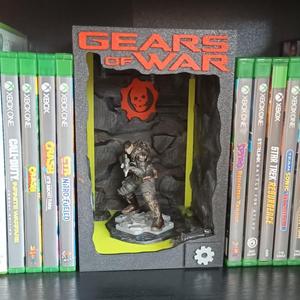 Totaku Gears of War Underground Imulsion Display Book/Game Nook
