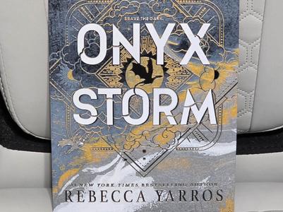 The Empyrean Onyx Storm book cover - Hueforge