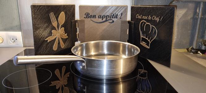 Foldable kitchen splash guard