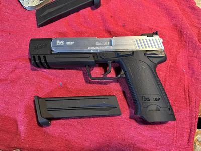 Tomb Raider Lara Croft Match USP Pistol Set
