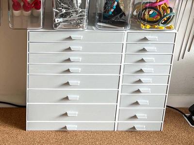 Organisers for smaller tools [Organizér na malé nástroje]